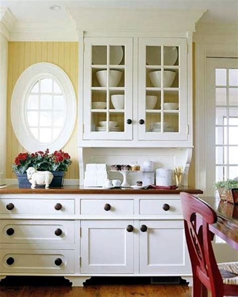 Additional kitchen storage space is provided by the cabinets in the base. Kitchen countertop made of wood - set up the kitchen with ...