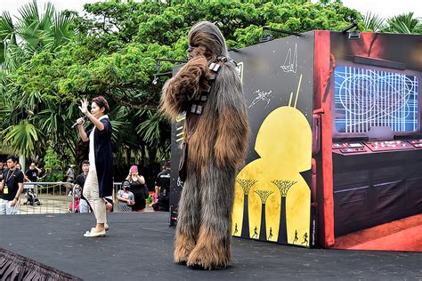 Chewbacca Meet And Greet Chewbacca At The Supertree Grove Flickr