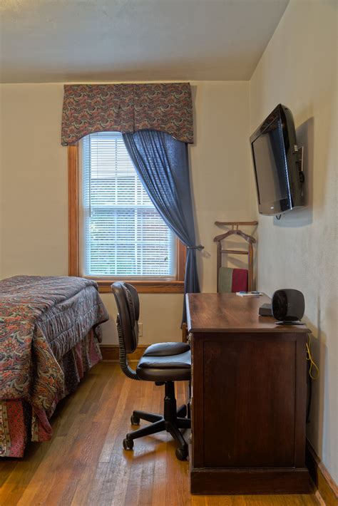 Guilford Property — Cumins Corporate Apartments of South Roanoke