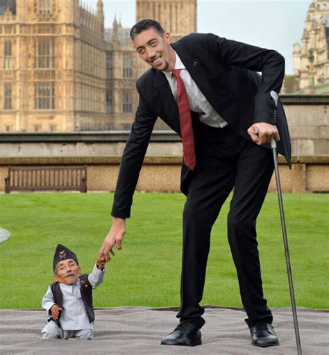 The World S Tallest Man And Shortest Man Met Each Other Yesterday