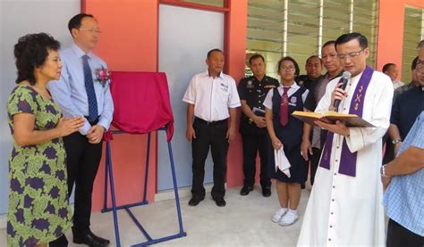 Campaign standtogether smk datuk peter mojuntin penampang sabah. New school block testifies to 25 years of God's love and ...