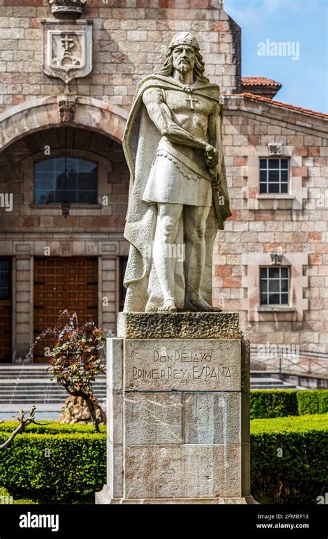 Don Pelayo Statue Hi Res Stock Photography And Images Alamy