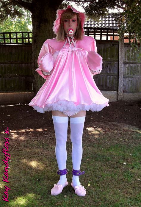 A story about diaper humiliation and a abdl sissy. Sissy Baby Kay put on display.