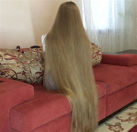 Video Blonde Rapunzels Sofa Long Hair Styles Long Hair Play