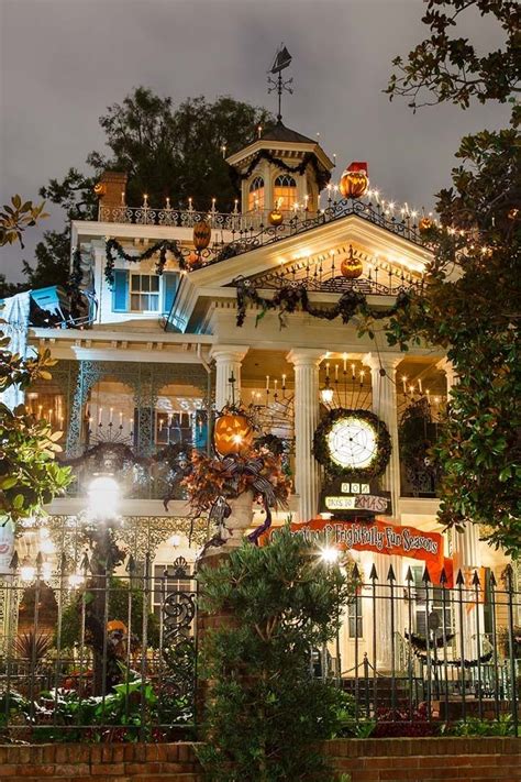 Haunted Mansion At Halloween Haunted Mansion Halloween Disneyland