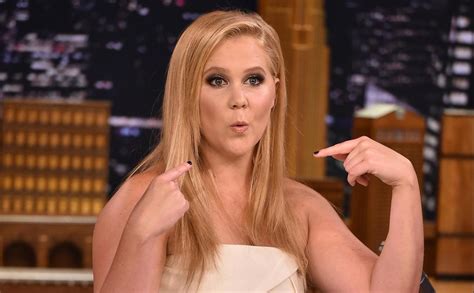 It Sure Looks Like Amy Schumer S Stomach Has Been Retouched In The