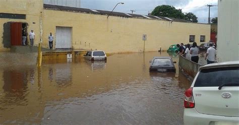 G1 Chuva forte provoca alagamento em ruas no Centro de Avaré