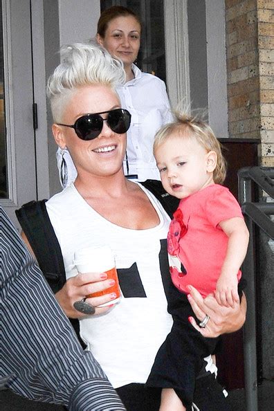 Pink And Willow Sage Hart Photos Photos Pink And Her Daughter In Nyc