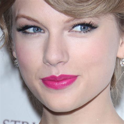Taylor Swift Makeup Black Eyeshadow Bronze Eyeshadow And Red Lipstick