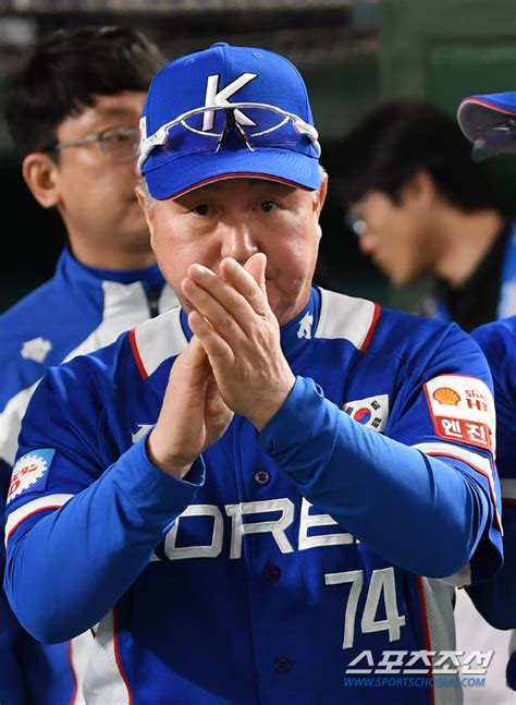 올림픽 축하 행사로는 여러 의식과 상징을 들 수 있는데 올림픽기나 성화가 그 예이다. SC핫포커스'상식파괴' 도쿄올림픽 토너먼트 방식, 김경문호 金 ...
