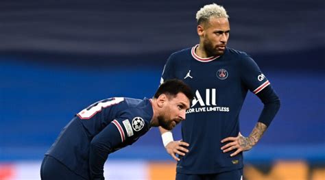 Neymar E Messi Participam De Homenagem Do Psg Ao Rei Pel Em Vit Ria No