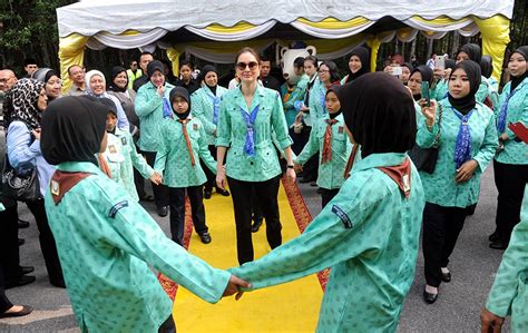 Berpengetahuan tentang sebarang isu semasa termasuk berita pandu puteri tempatan atau dunia. Majlis Perayaan 100 Tahun Persatuan Pandu Puteri Malaysia ...