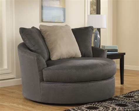 You have a small living room. Round Swivel Chairs for Living Room