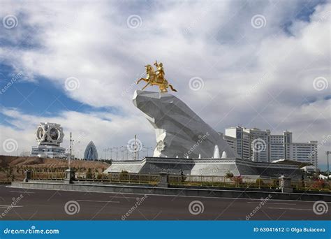 Ashgabat Turkmenistan Oktober 20 2015 Monument Till Presidenten