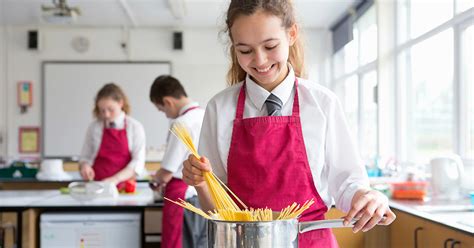 People Want Home Economics Classes Brought Back To Teach Kids Basic