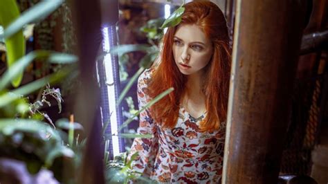 1366x768 Woman Gorgeous Redhead Looking Away Wallpaper Gorgeous Women Redhead