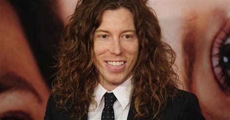 He's been flying higher than anyone since he was seven years old. Shaun White cuts his hair for charity - CBS News