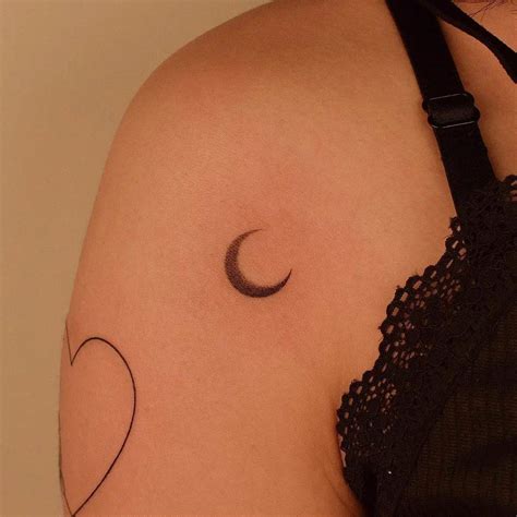 Tatuajes De Luna Minimalistas Ideas Bonitas Y En Tendencia Que Te