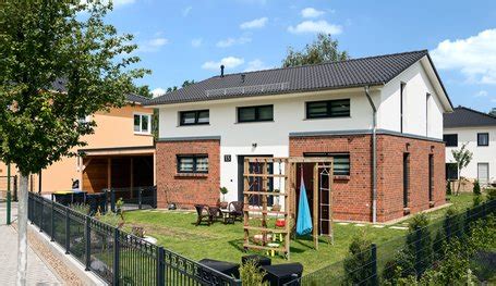 Luxury homes in germany have between 1 and 15 bedrooms and averages 190 ㎡ in size. Haus Hamburg (Moderne Häuser) bauen | Roth-Massivhaus