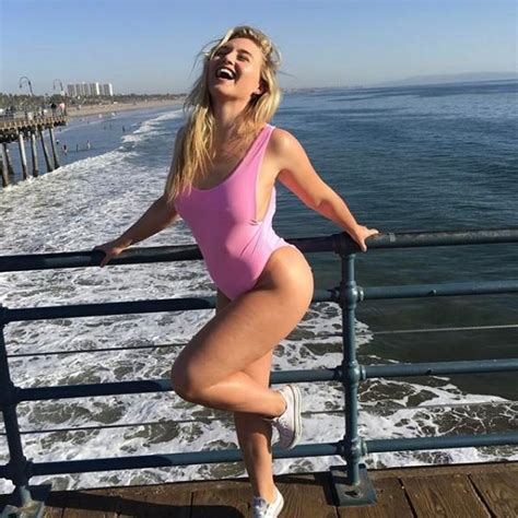 Iskra Lawrence Flaunts Her Famed Curves Photosimagesgallery 64590