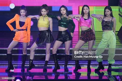 gaon chart k pop awards photos and premium high res pictures getty images