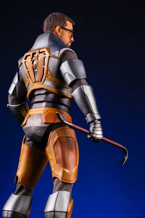 Gordon freeman is depicted as a bespectacled caucasian man from seattle, with brown hair and a signature goatee. Фигурка Гордон Фримен — Mondo Half-Life 2 1/6 Gordon ...