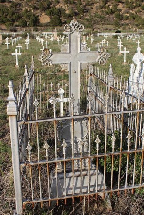 Pin By Sarah Sommers On Pushing Up Daisies Old Cemeteries Cemetery