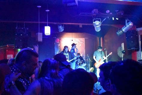 Sinoposis el hombre de al lado: ¿Quién es el hombre que mató al baterista de Superuva?