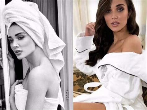 Amy Jackson Oozes Hotness As She Poses In A Towel Hindi Filmibeat