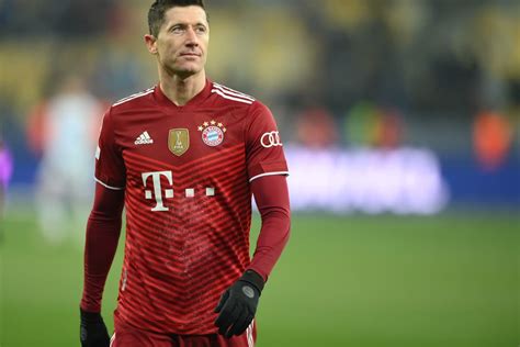 unruly precedents and jasper carrott why robert lewandowski was robbed by lionel messi s ballon