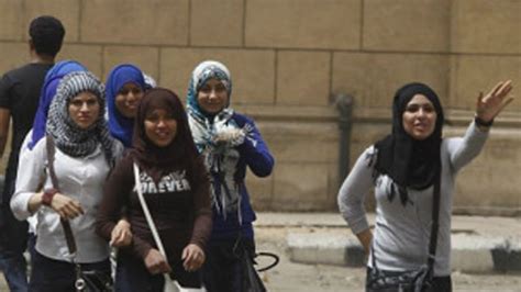 عبارات وزير الإعلام المصري تؤجج الجدل بشأن التحرش الجنسي Bbc News عربي