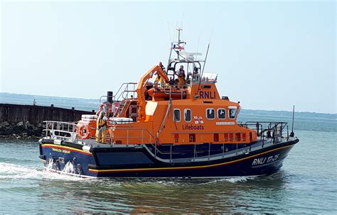 Yarmouth Rnli Rescues Grounded Vessel With Two People On Board Rnli