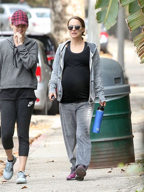Pregnant Natalie Portman Out For A Walk In A Park In Los Angeles 0118