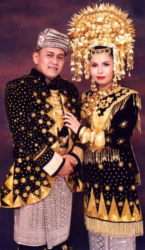 Bridal Dress Inspiration From Indonesia Minangkabau Gaya Pengantin