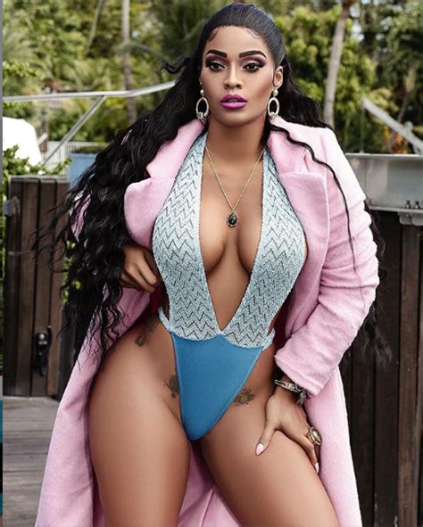 Reality Star Joseline Hernandez Flaunts Her Boobs In Hot Swimsuit Photos
