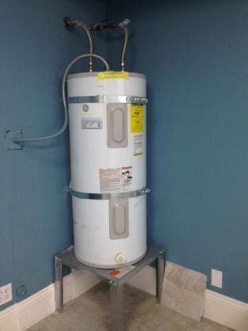 GE 40 Gallon ELECTRIC Water Heater And 18 Stand USED 3 1 2 YEARS