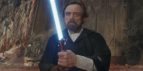 Why Luke Uses A Blue Lightsaber In Star Wars The Last Jedi