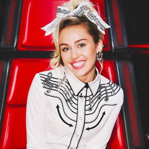 Miley Cyrus Cheers On Dwindling Teammiley On The Voice