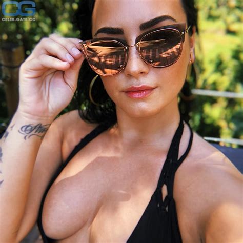 Demi Lovato  nackt