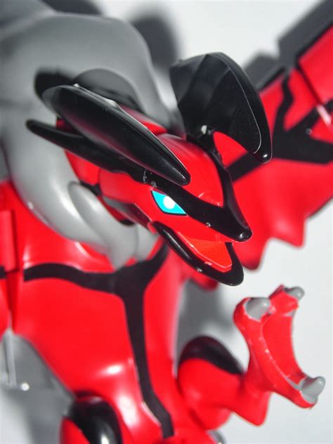 Yveltal possesses avian and draconian traits. My Shiny Toy Robots: Toybox REVIEW: Pokémon Plastic Model Collection Yveltal