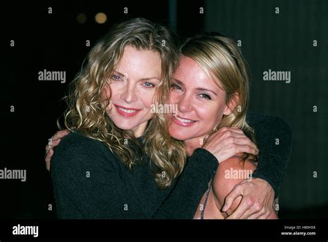 Michelle And Dedee Pfeiffer Los Angeles Usa 23 November 1999 Stock Photo