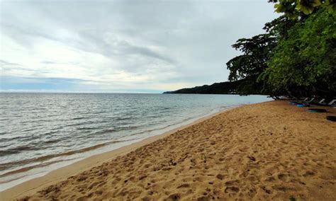 Pantai Alinda Pantai Tenang Yang Menyejukkan Hati Di Sorong Papua Id