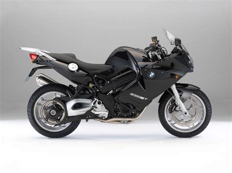 The f800st even when fully decked out with luggage remains light weight with its 187kg claimed dry weight and 209kg road ready, fully fuelled. Motorcycle Race: BMW F800ST 2011