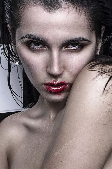 Red Bloody Lips Wet Hair Young Girl Fashion Model Portraits — Stock