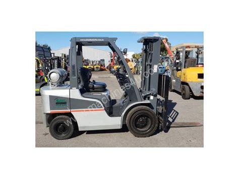 Used Nissan Nissan 2500kg Lpg Forklift With Container Mast Sideshift
