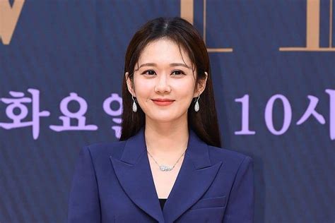 Song joong ki đã có 1 tháng thành công với vai diễn trong vincenzo. Jang Nara cùng tình trẻ kém 8 tuổi tấn công màn ảnh Hàn 2021