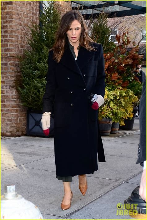 Jennifer Garner Bundles Up For A Chilly Day Out In Nyc Photo 4700982