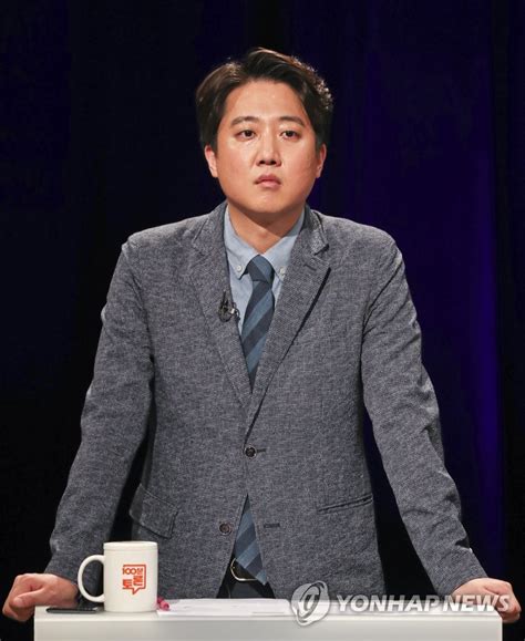 이준석 달창 주호영 짖는 개···난타당한 나경원 울먹. '이준석 현상'이라는 가보지 않은 길, 시작과 끝은? | 연합뉴스