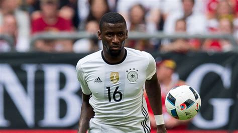 Sein sohn hat sich mit einer krankheit angesteckt, die. Antonio Rüdiger | Promiflash.de