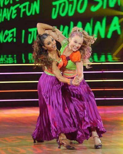 Jojo Siwa And Jenna Johnson Make History Grade Their Dancing With The Stars Debut